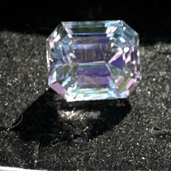 10.45 Carats Natural Spodumene Gemstone - Picture 4 of 17